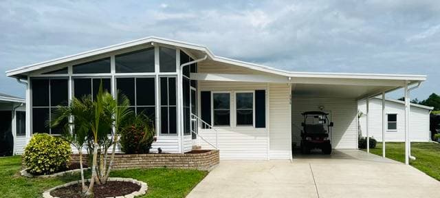 Manufactured home in Parrish, FL 34219