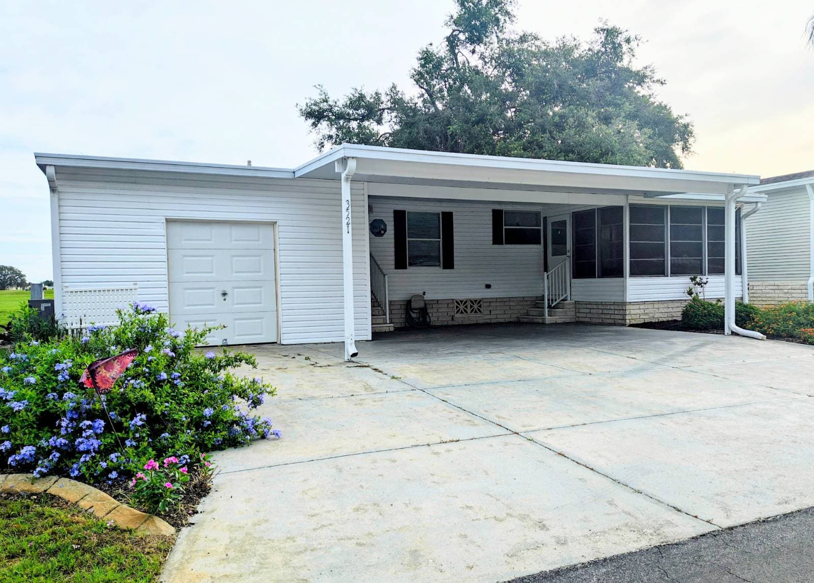 Manufactured home in Zephyrhills, FL 33541