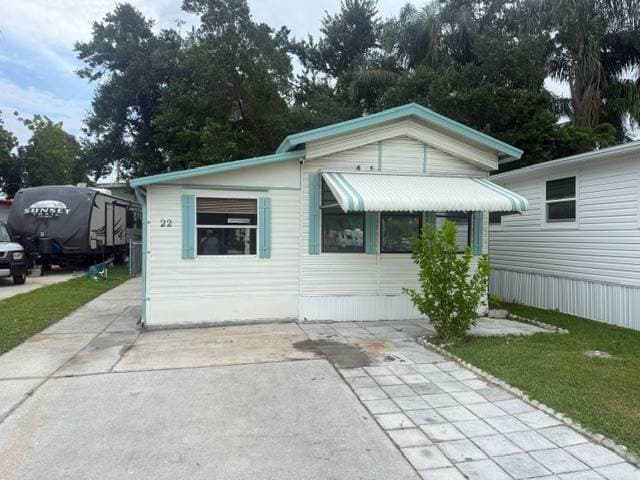 Manufactured home in Bradenton, FL 34203