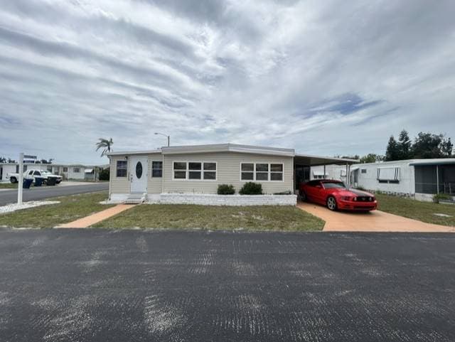 Manufactured home in Bradenton, FL 34207