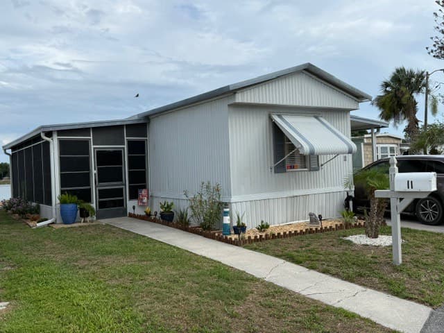 Manufactured home in Lakeland, FL 33801