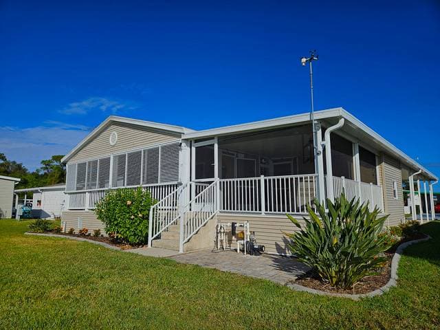 Manufactured home in Melbourne, FL 32934