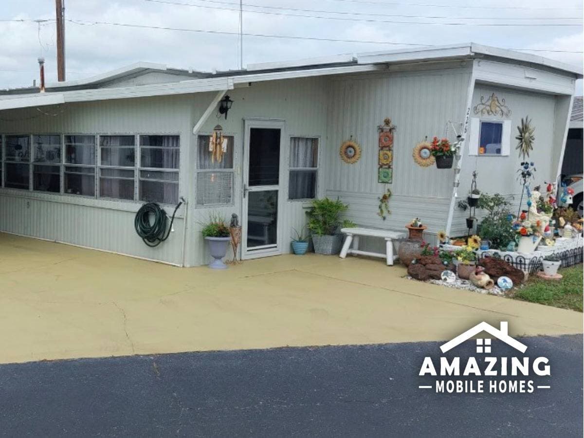 Manufactured home in Lakeland, FL 33815