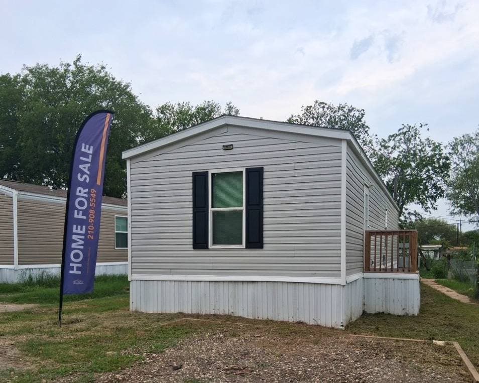 Manufactured home in San Antonio, TX 78227