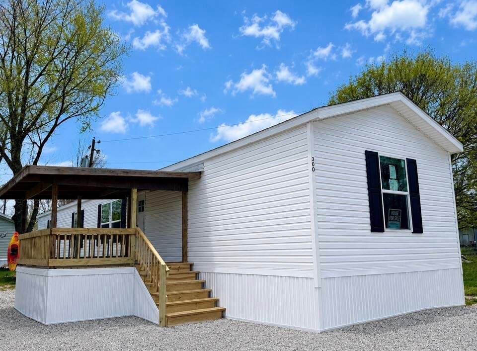 Manufactured home in Rossville, IN 46065