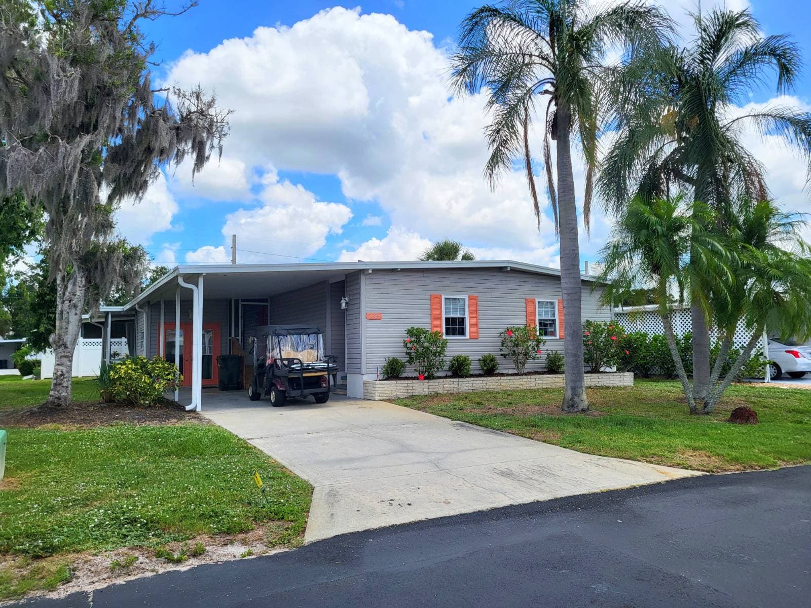 Manufactured home in Sarasota, FL 34233