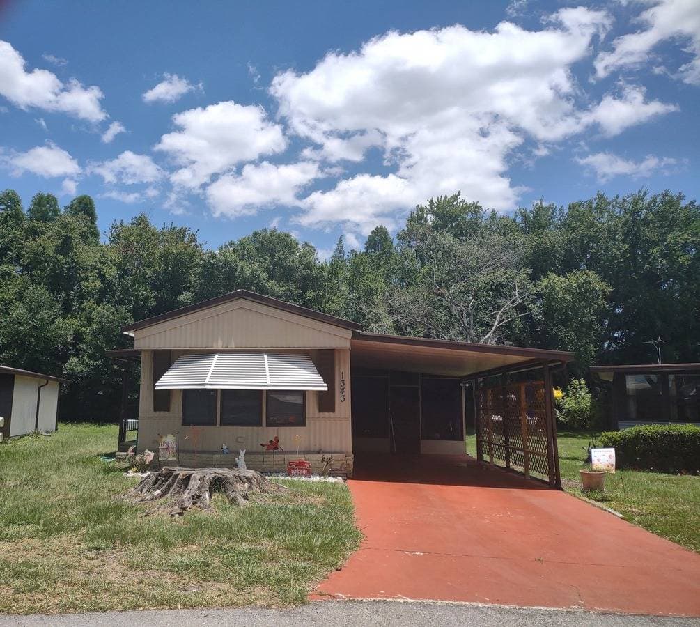 Manufactured home in Lakeland, FL 33803