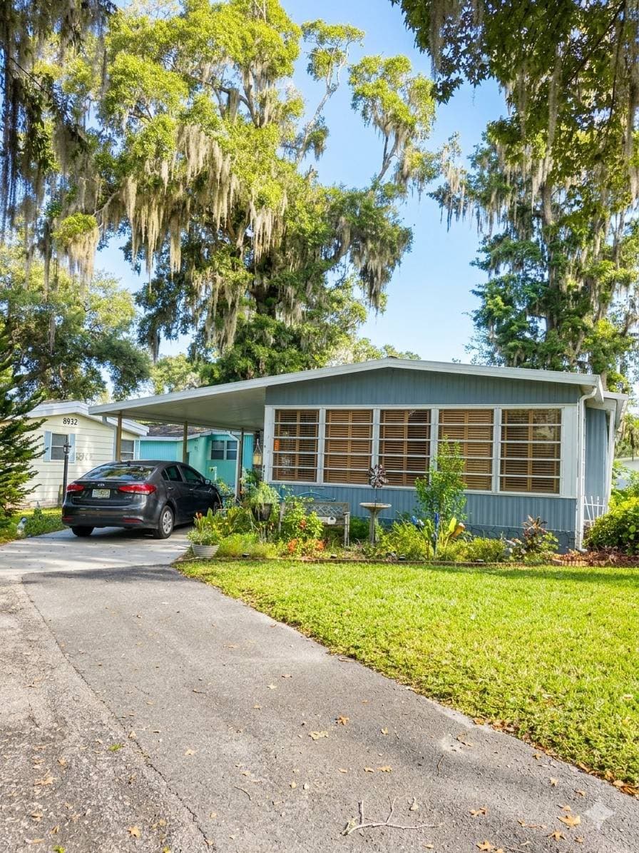 Manufactured home in Ocala, FL 34482
