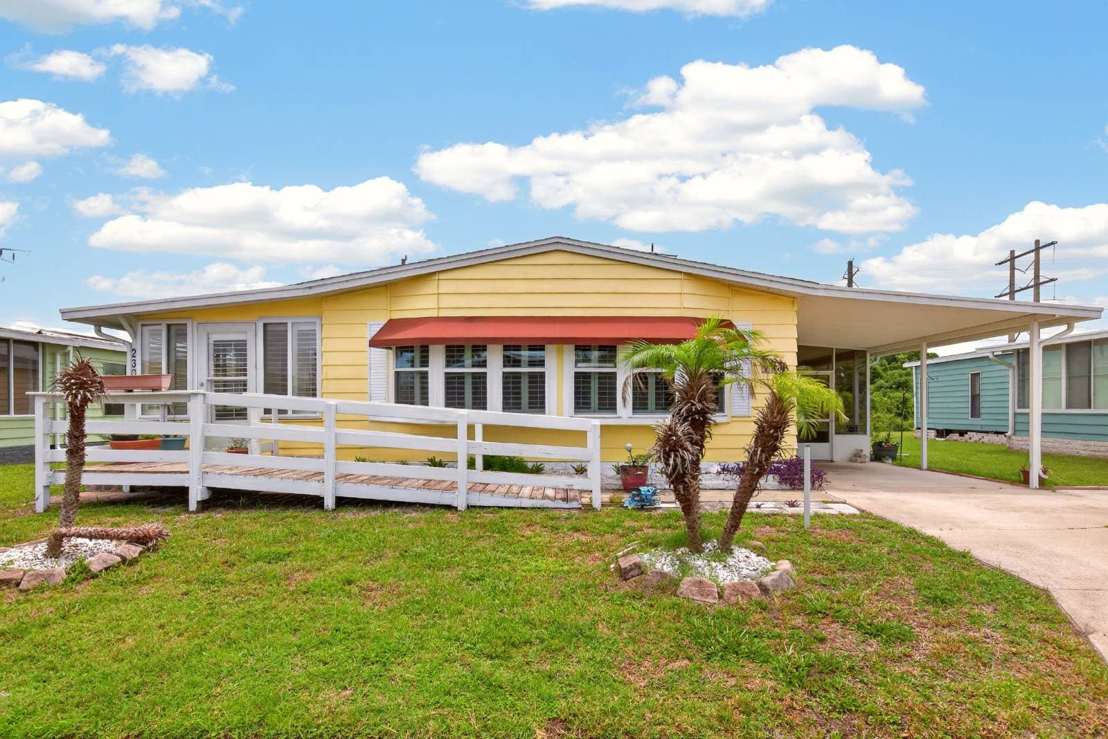 Manufactured home in Port Orange, FL 32129