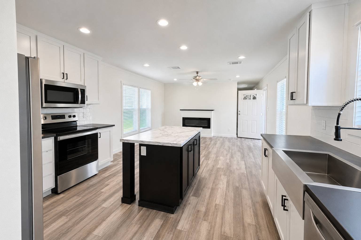 Manufactured home in Crowley, TX 76036