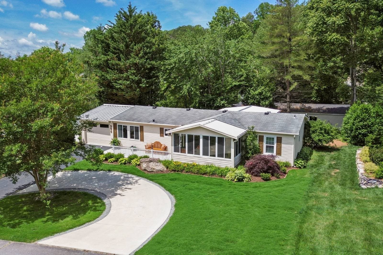 Welcome to 350 Greystone Dr!