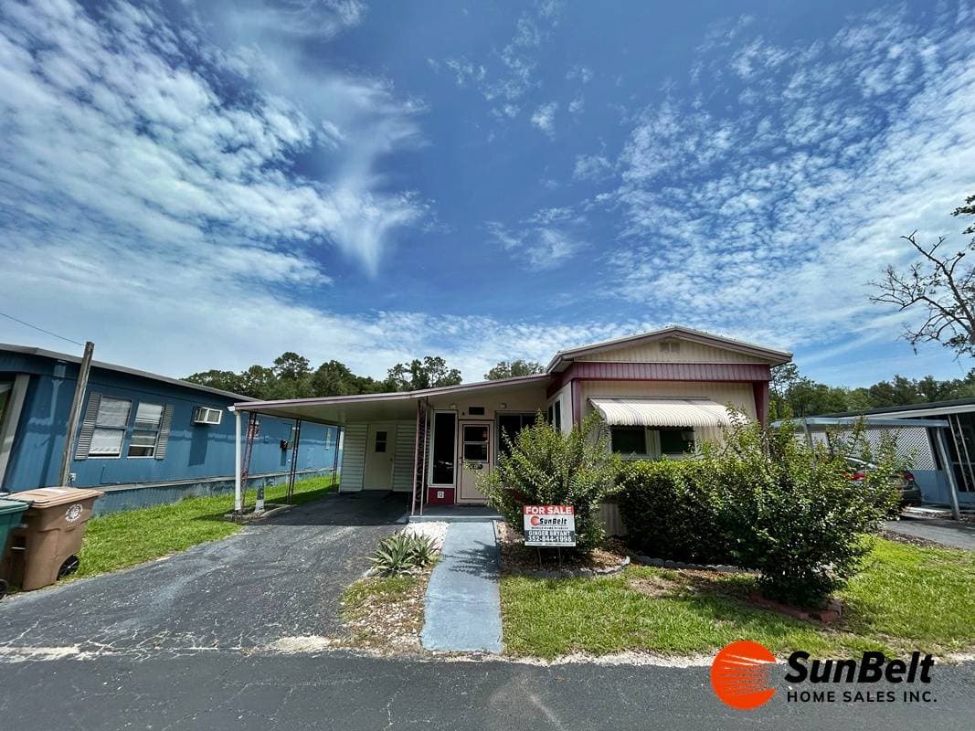 Manufactured home in Ocala, FL 34474