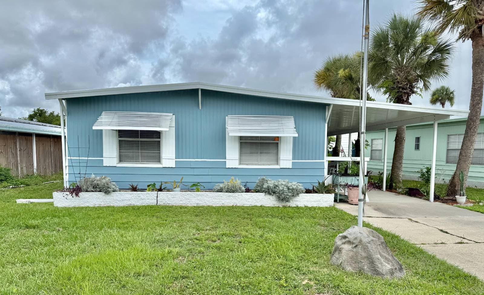 Manufactured home in Edgewater, FL 32132