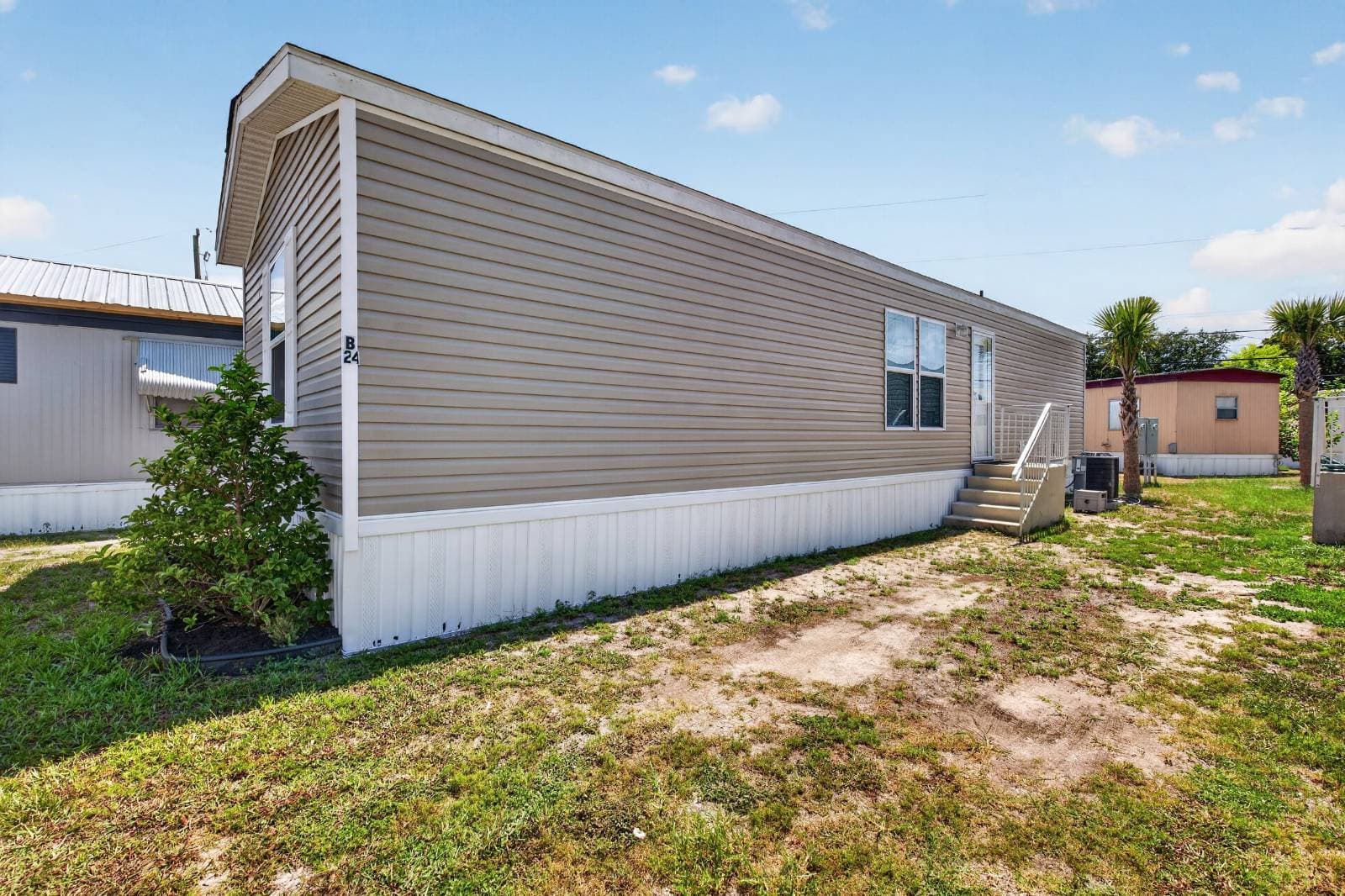 Manufactured home in Ormond Beach, FL 32174