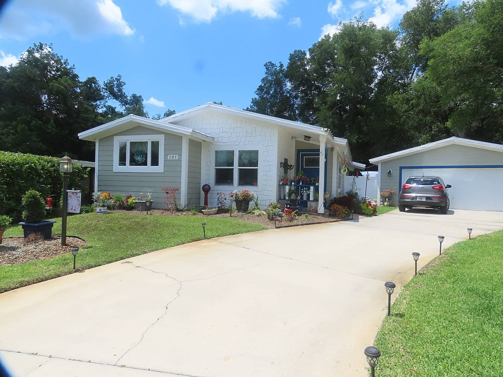 Manufactured home in Lake Helen, FL 32744