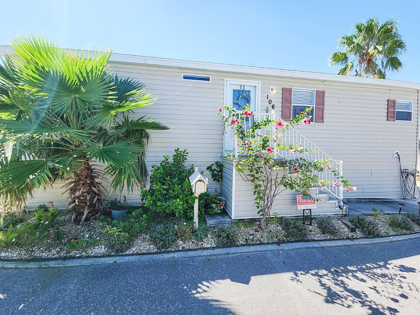 Manufactured home in South Pasadena, FL 33707