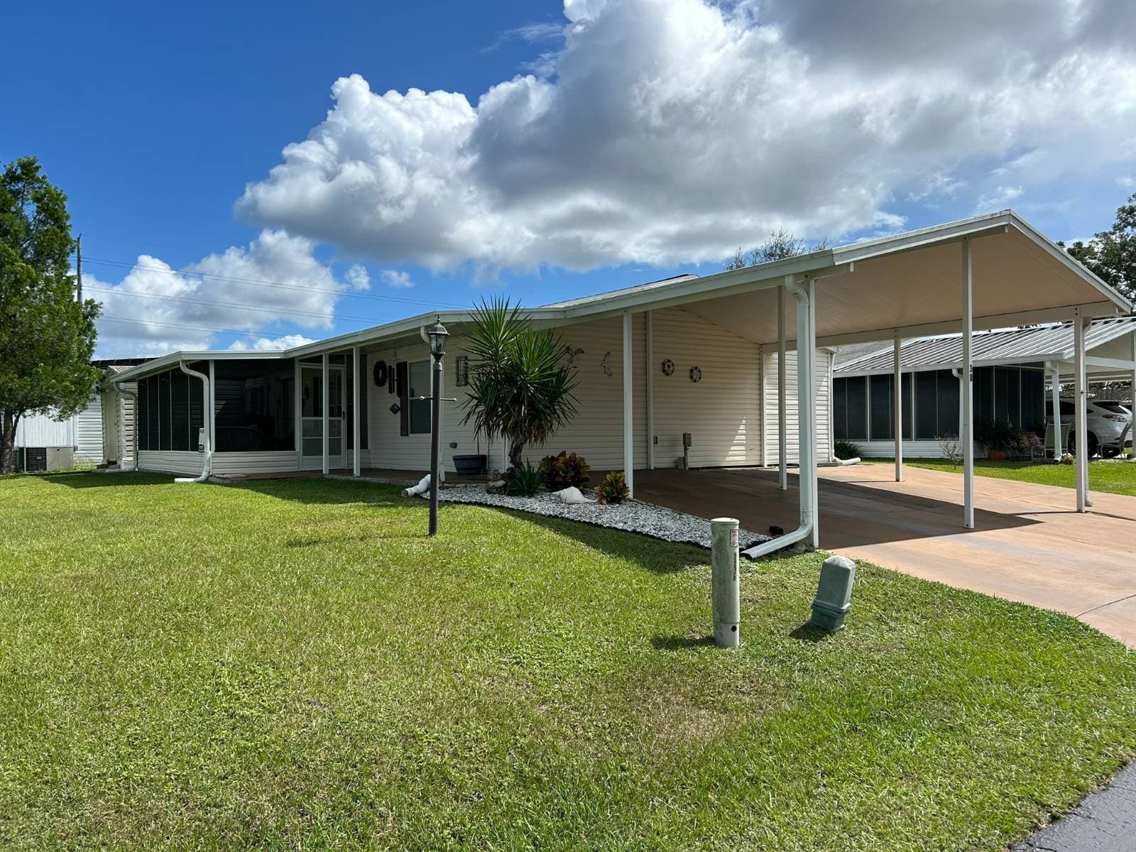 Manufactured home in Ocala, FL 34482