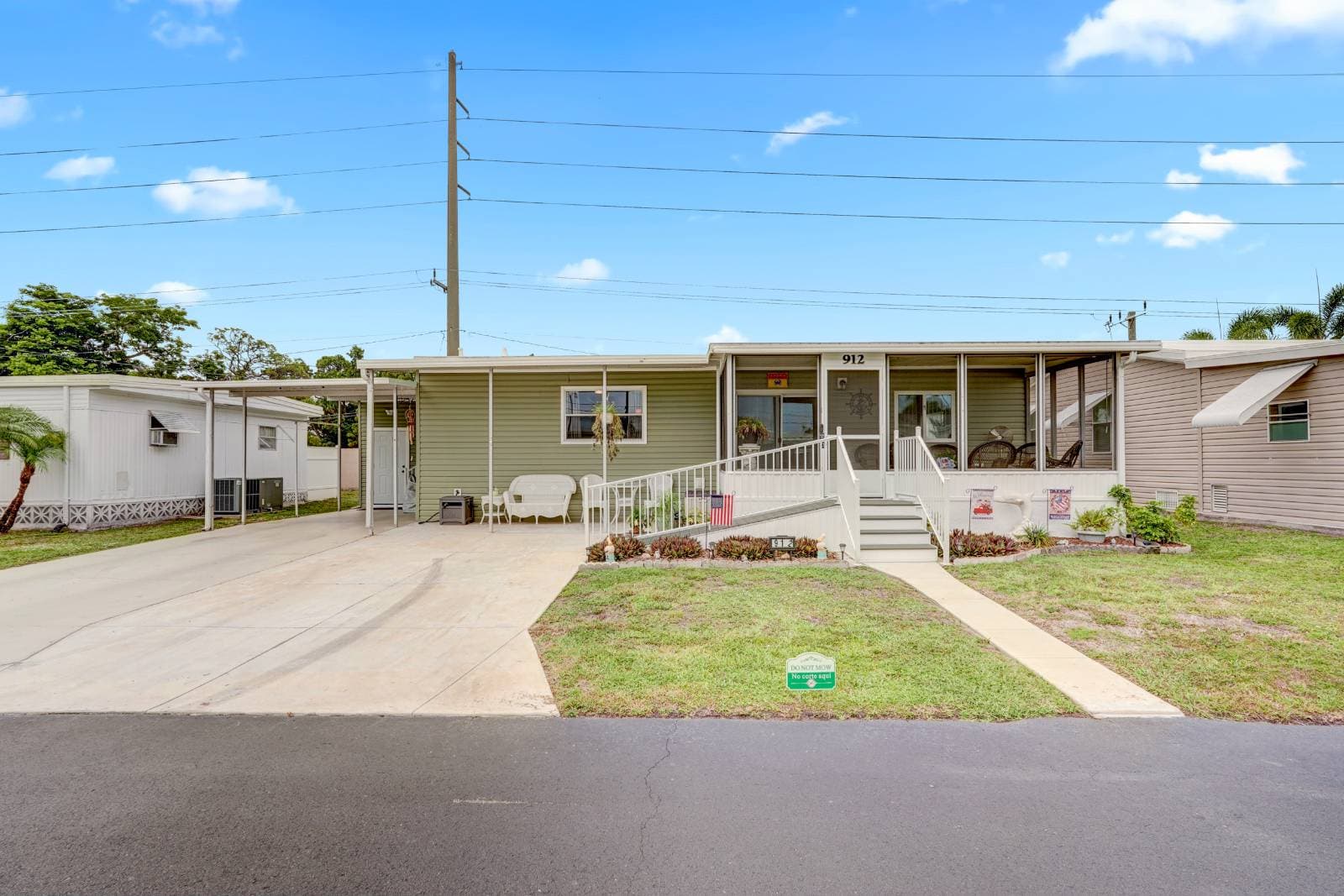 Manufactured home in Bradenton, FL 34207