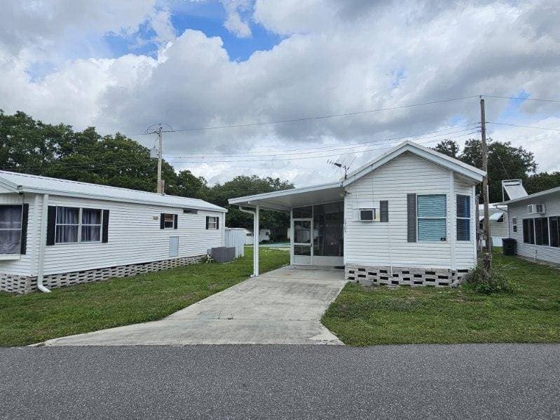 Manufactured home in Lakeland, FL 33810