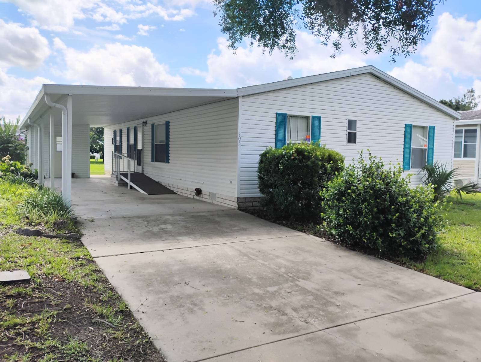 Manufactured home in Ocala, FL 34482