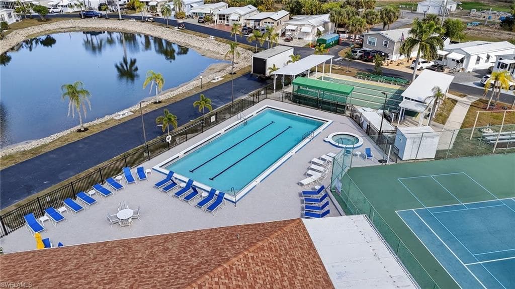 Manufactured home in Estero, FL 33928
