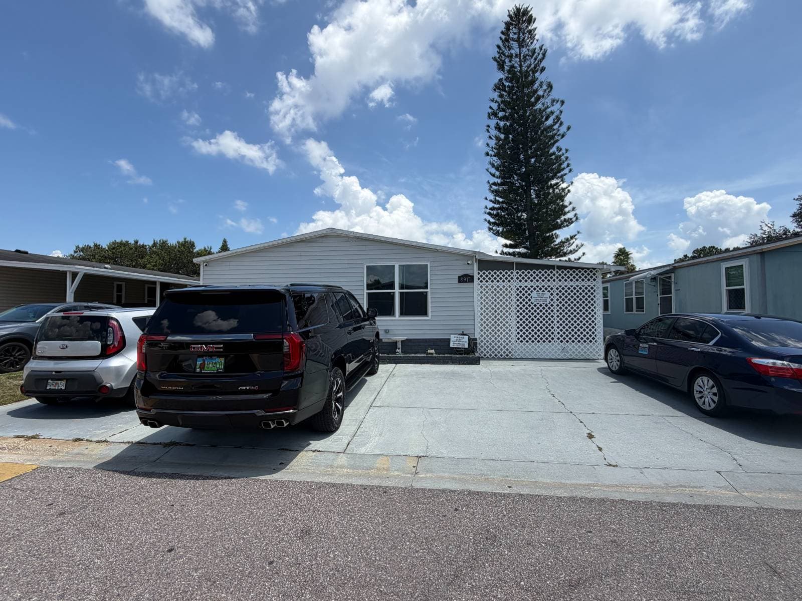 Manufactured home in Tampa, FL 33635