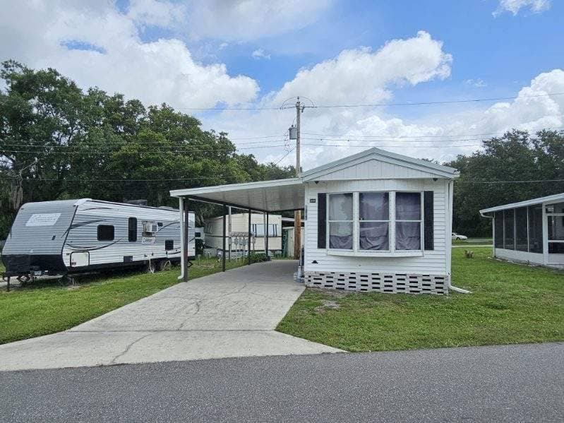 Manufactured home in Lakeland, FL 33810