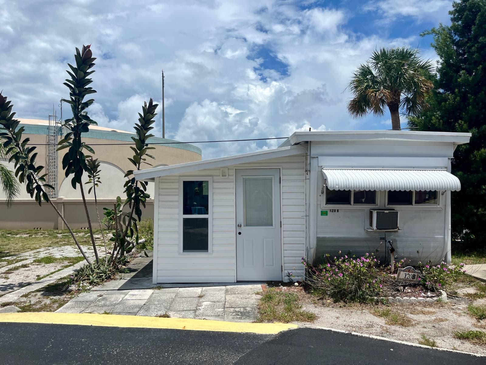 Manufactured home in Largo, FL 33774