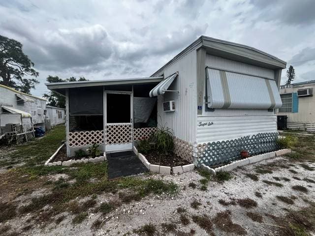 Manufactured home in Sarasota, FL 34239