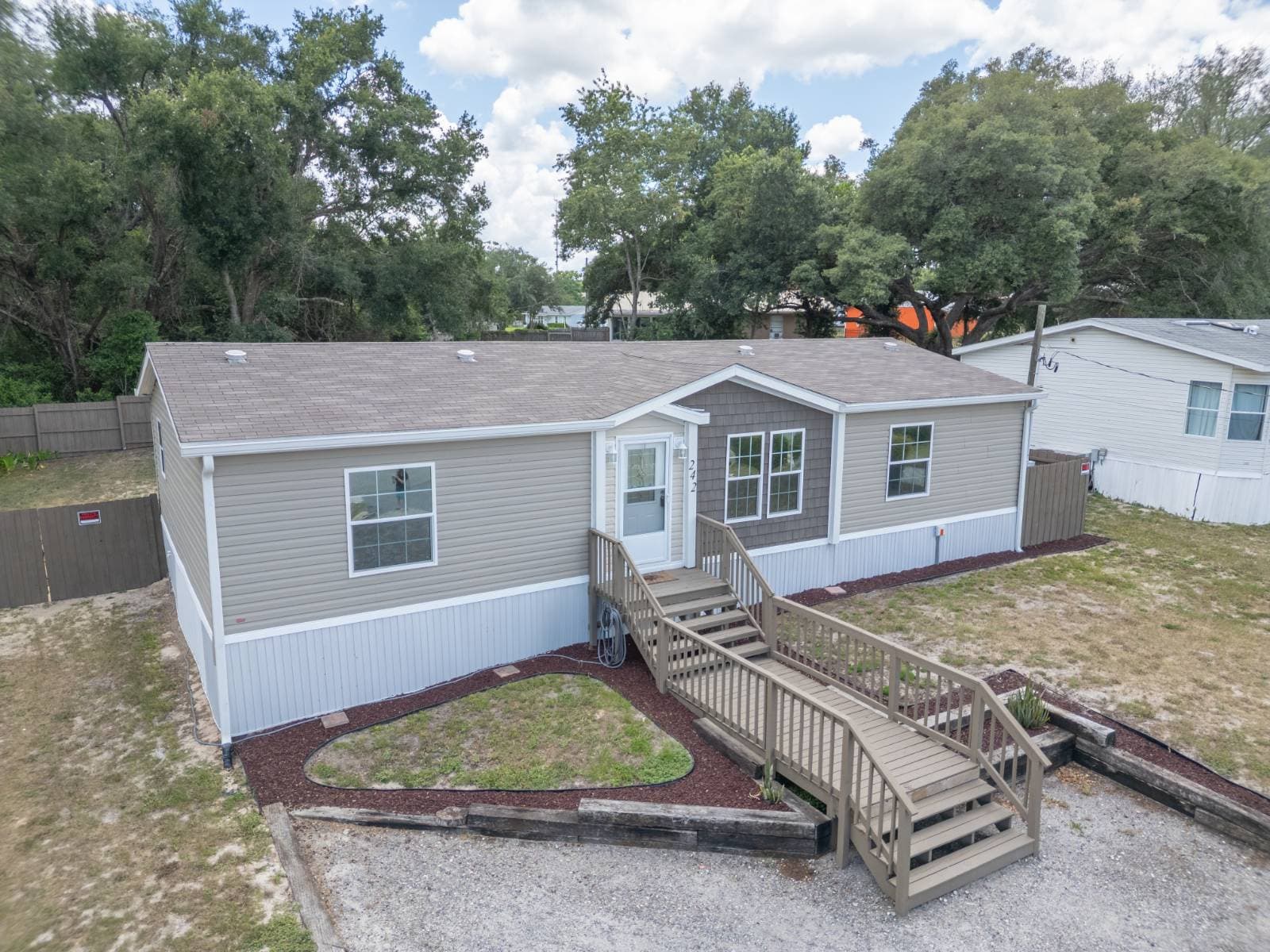 Manufactured home in Lady Lake, FL 32159