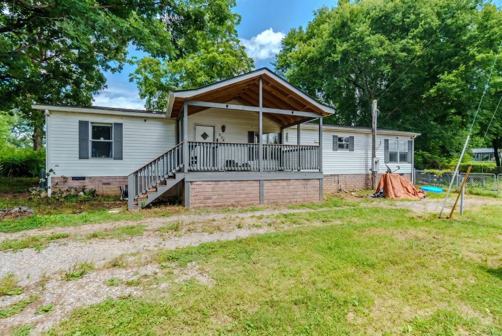 Manufactured home in Walland, TN 37886