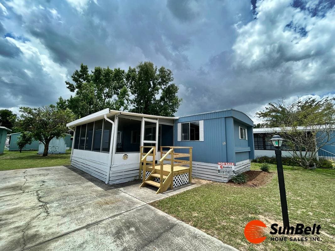 Manufactured home in Ocala, FL 34472