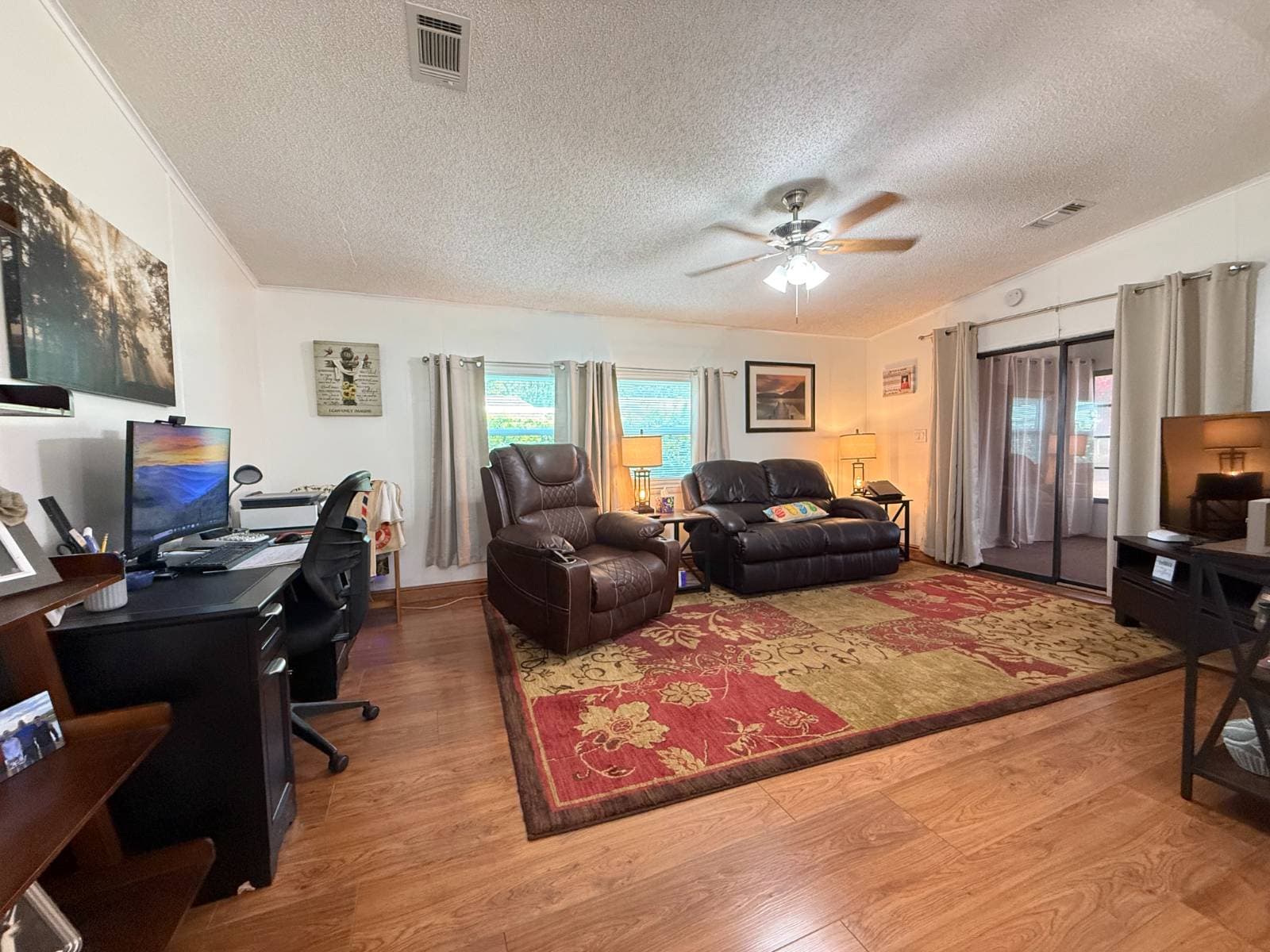 Manufactured home in Valrico, FL 33594