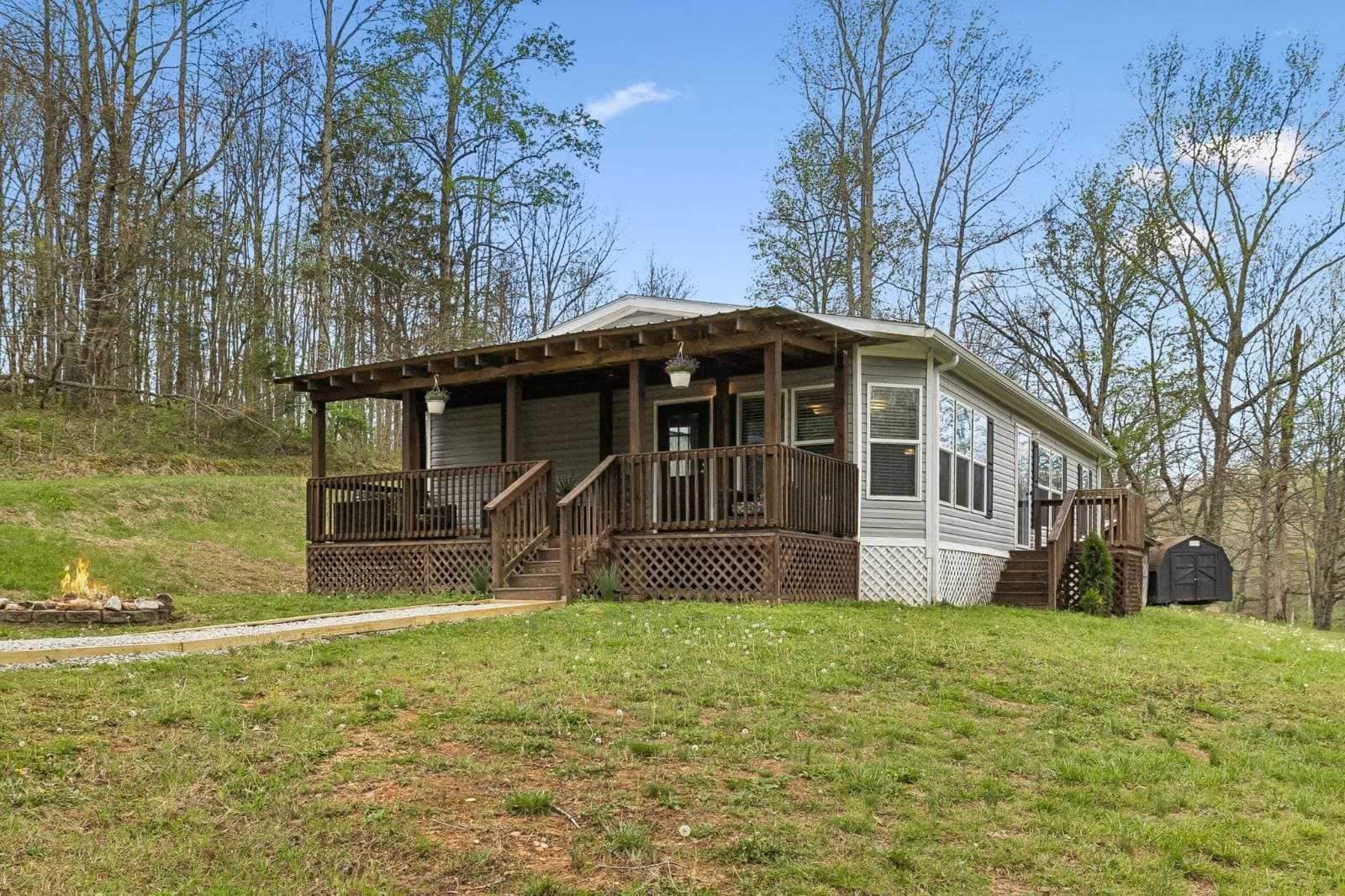 Manufactured home in Dickson, TN 37055