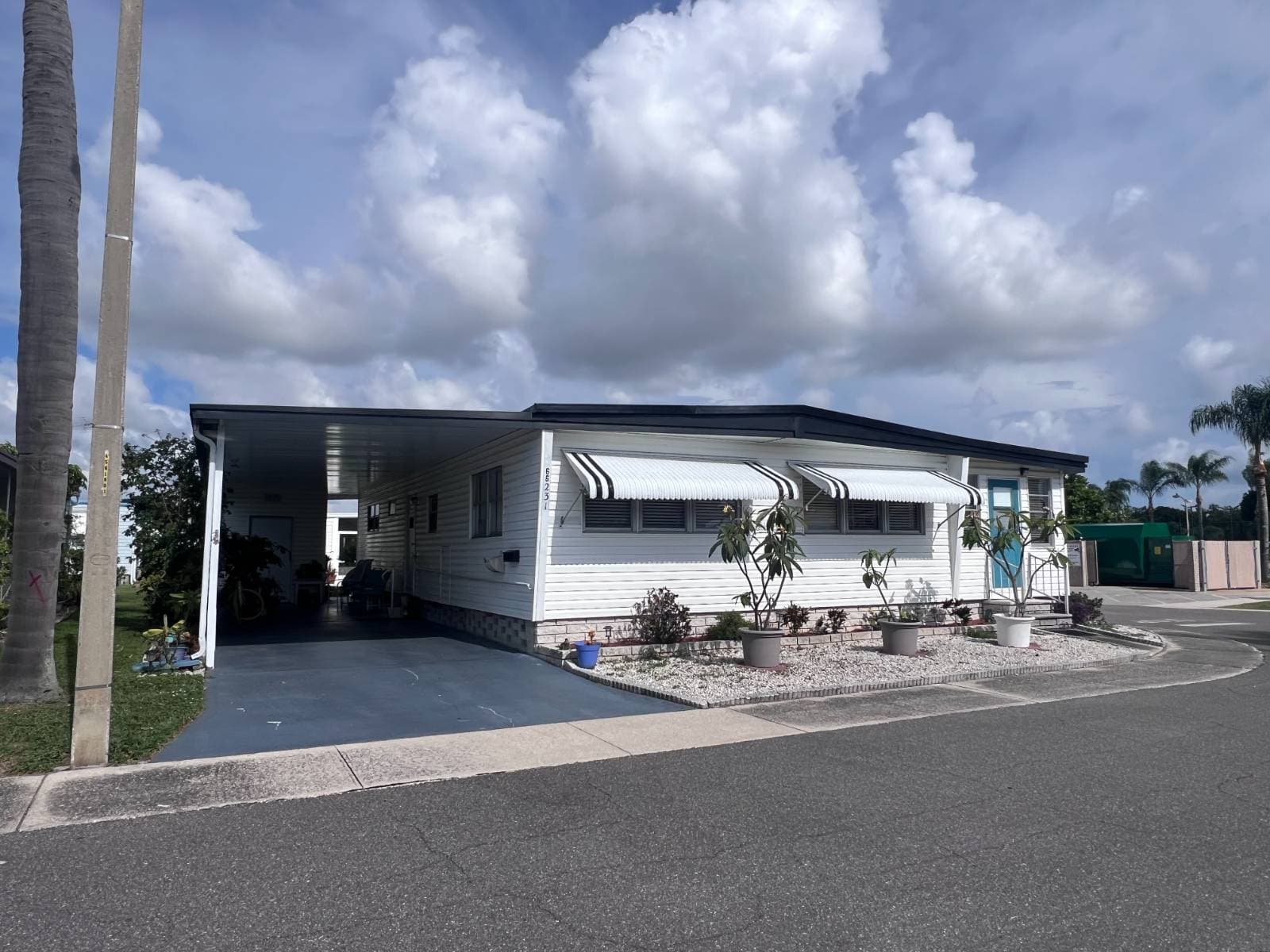 Manufactured home in Pinellas Park, FL 33782