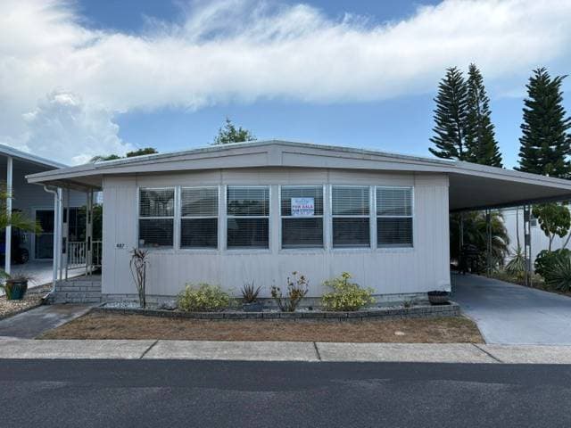 Manufactured home in Dunedin, FL 34698