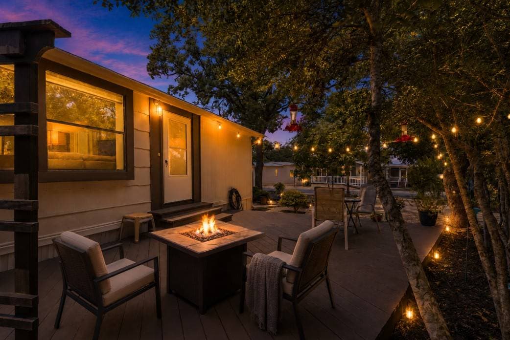 Deck (Virtually staged)