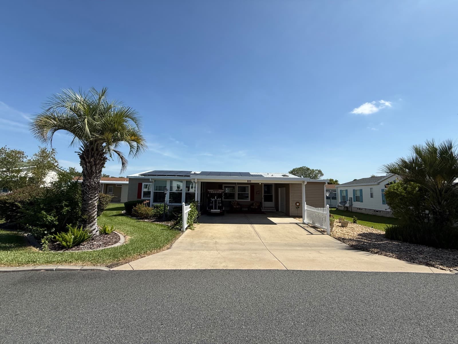 Manufactured home in Lady Lake, FL 32159