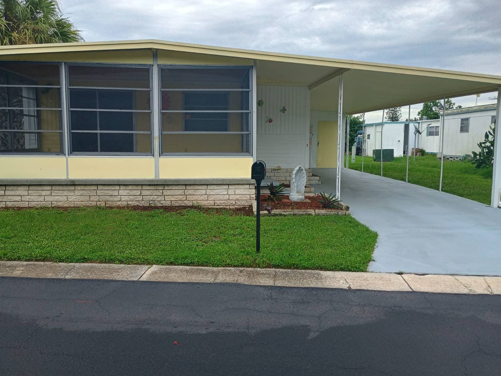 Manufactured home in Pinellas Park, FL 33781