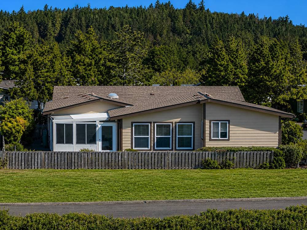 Manufactured home in Newport, OR 97365