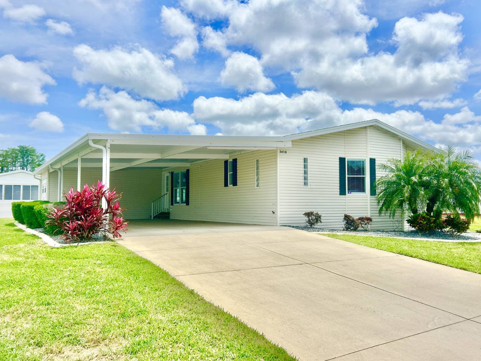 Manufactured home in Port Orange, FL 32128