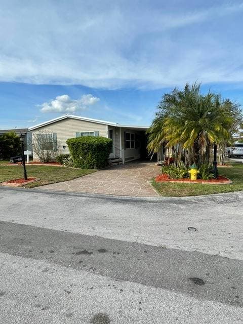 Manufactured home in Auburndale, FL 33823