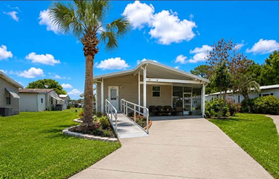 Manufactured home in Oviedo, FL 32765