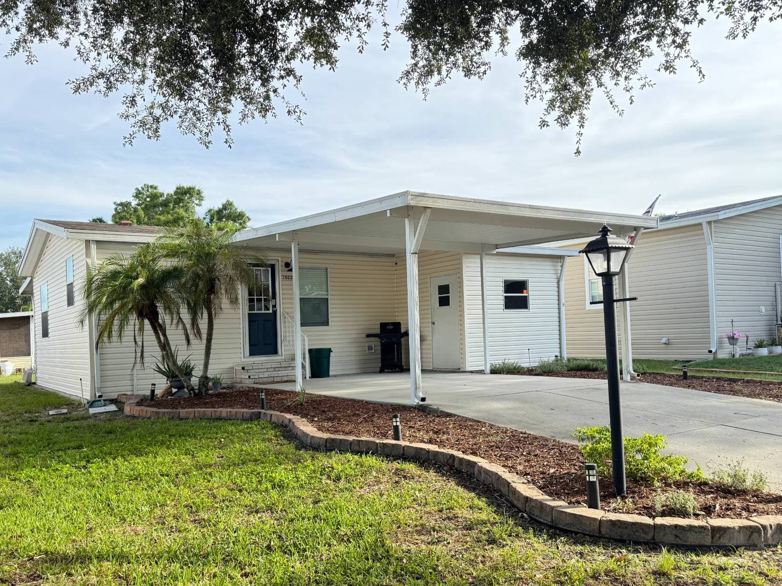 Manufactured home in Valrico, FL 33594