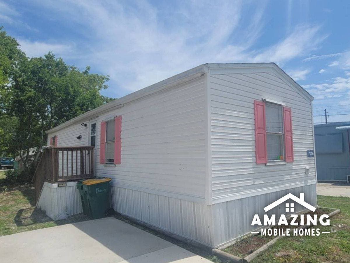 Manufactured home in Cocoa, FL 32922