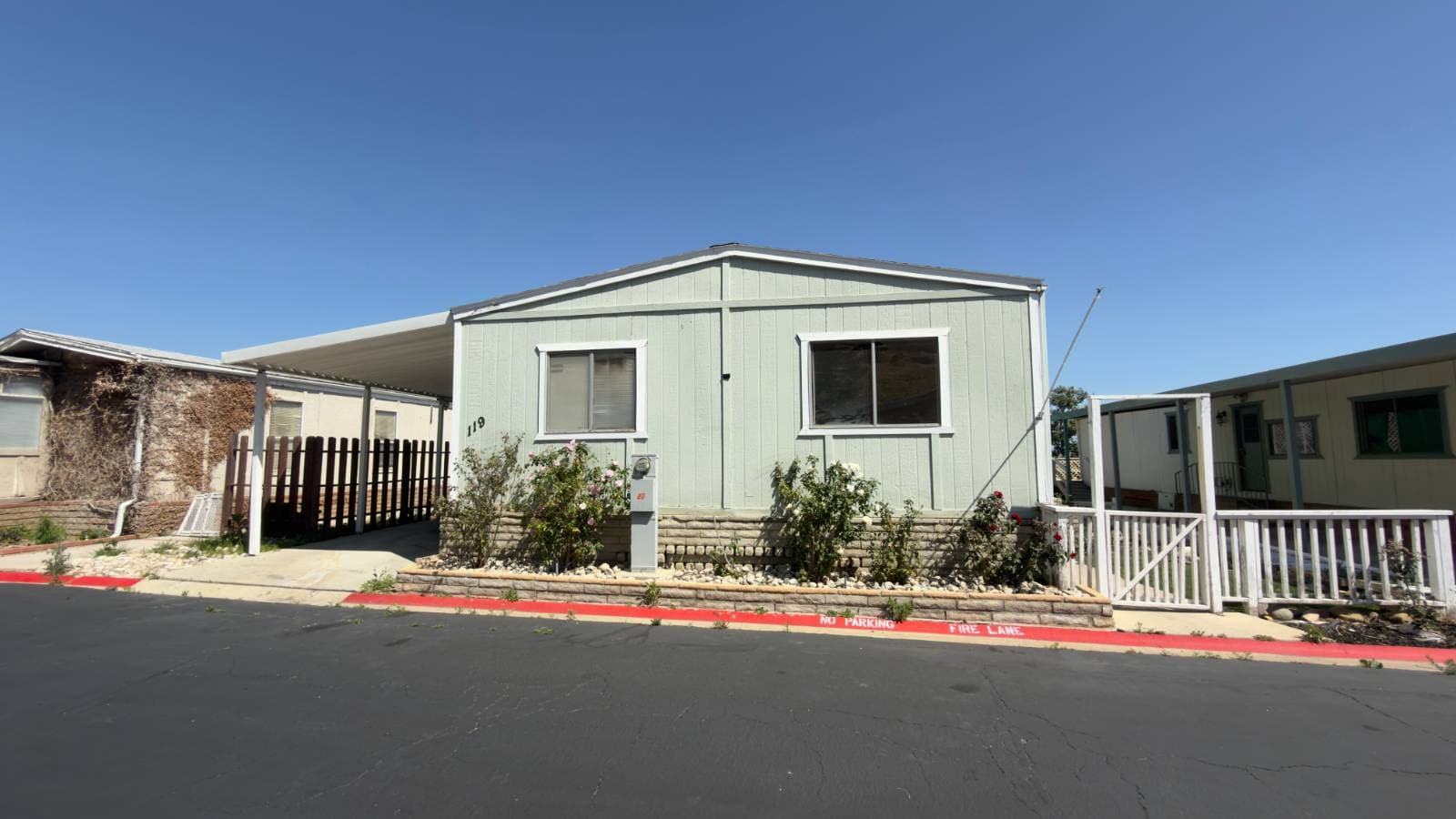 Manufactured home in West Hills, CA 91304
