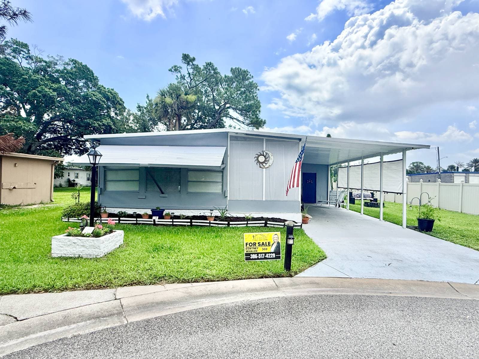 Manufactured home in Port Orange, FL 32127
