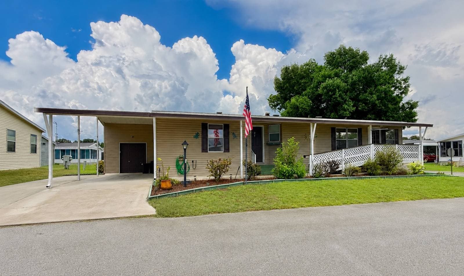 Manufactured home in Valrico, FL 33594