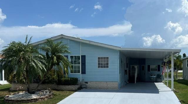 Manufactured home in Parrish, FL 34219