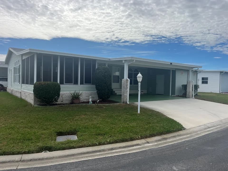 Manufactured home in Palmetto, FL 34221